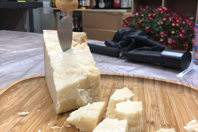 Food Excellences:Prosciutto, Parmigiano, Balsamic,Lunch,Transport - Stop 1: Caseificio Bio Reggiani and the Logic of Parmigiano