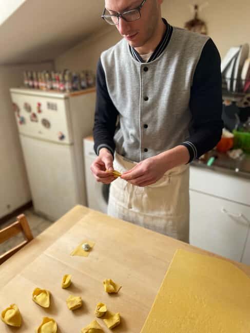 Funny cooking class with chef Antonino - The 3-hour flow: ragù, then tortelloni and tagliatelle
