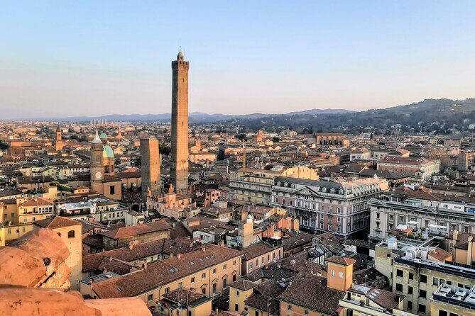 Gelato Crawl Tour Bologna: See Italy's Food Capital in a New Way - The Start Point: Via dell’Indipendenza and a Quick City Reset