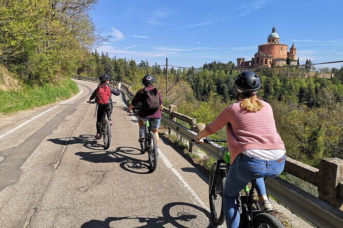 Guided E-bike Tour in Bologna with aperitif - Quick hits before you book