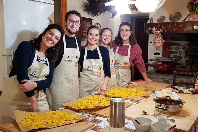Lezione con Chef di Cucina Tradizionale Bolognese - The sauce part: where Bologna flavor really comes from