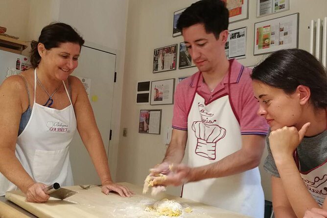 Make traditional handmade pasta from scratch with a local chef! - Fresh pasta by hand in a real Bologna kitchen