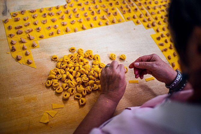 Private Bologna Food & Market Tour with 6 Tastings & Wine - A 3.5-hour Bologna route that mixes food stops with big sights