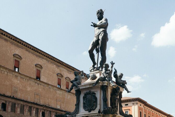 Private Bologna Gastronomic Tour with Local Guide - Piazza Santo Stefano: gelato in Bologna’s most iconic square