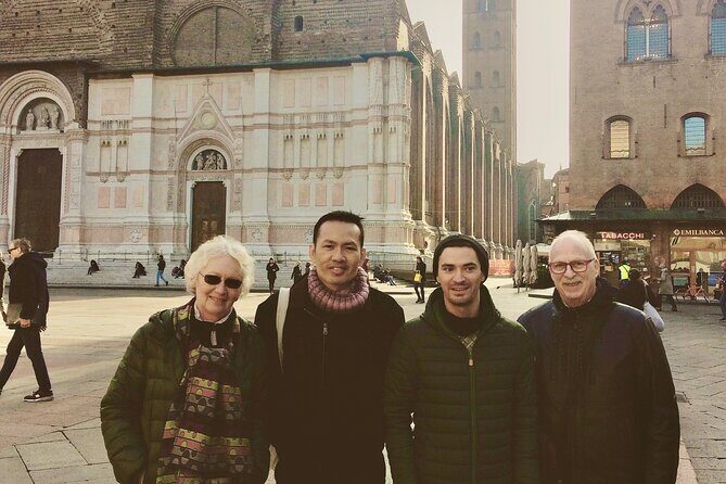 Private Local Tour Guide Bologna: Kickstart your Trip, 100% Personalized - Piazza Santo Stefano: coffee or ice-cold prosecco break