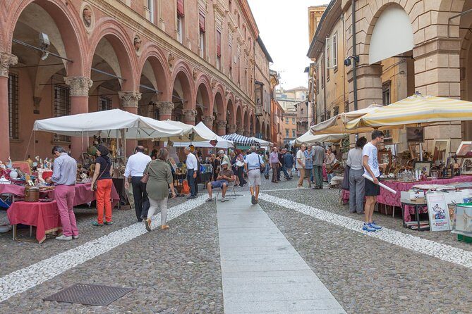 Private Local Tour Guide Bologna: Kickstart your Trip, 100% Personalized - Gelato plus Giardini Margherita: a soft landing between sights