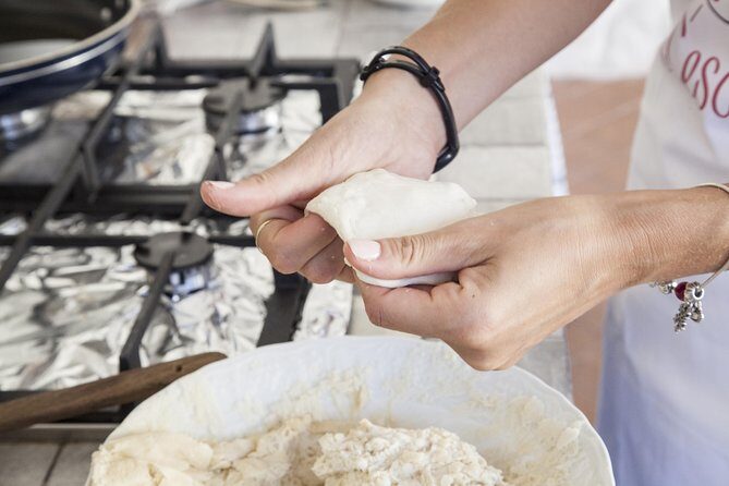 Private Pizza & Tiramisu Class at a local's home with tasting in Bologna - Location in Bologna: near public transport, back where you started