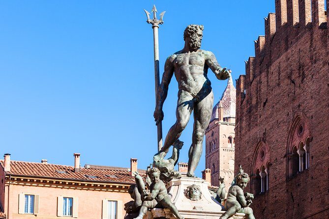Walking tour unveiling Bologna - Via Borgonuovo: Romagna Street-Food Taste